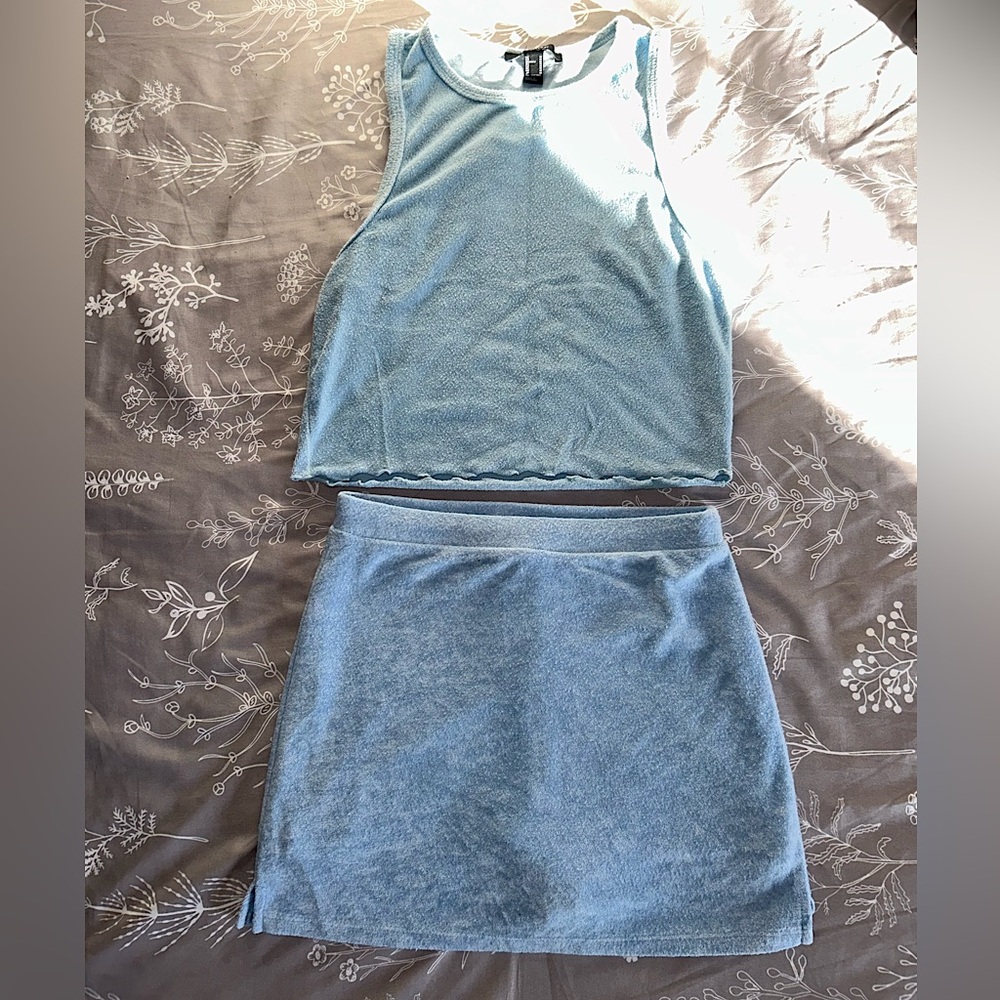 Forever 21 Summer Time Light blue outfit !
Perfect for the pool!